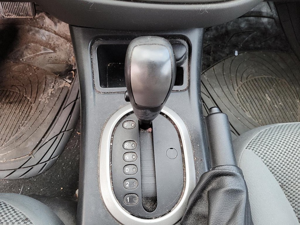 2005 Ford Escape XLT 4Dr 2WD 6CYL in Brantford, Ontario - 13 - w1024h768px