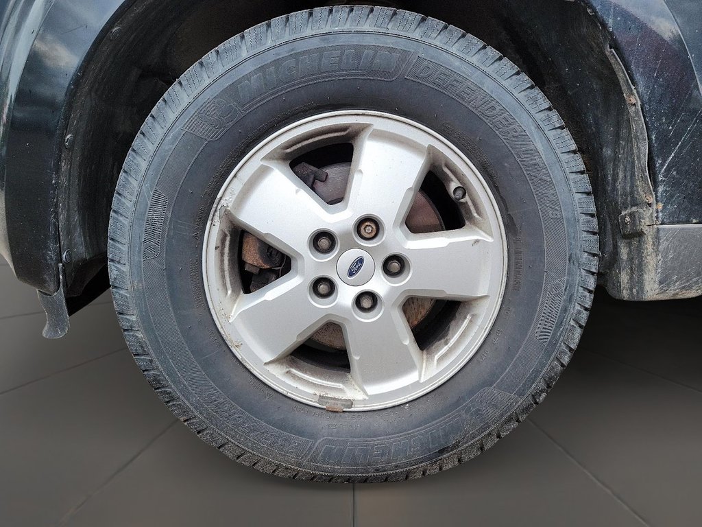 2009 Ford Escape XLT 4Dr 2WD 6CYL in Brantford, Ontario - 7 - w1024h768px