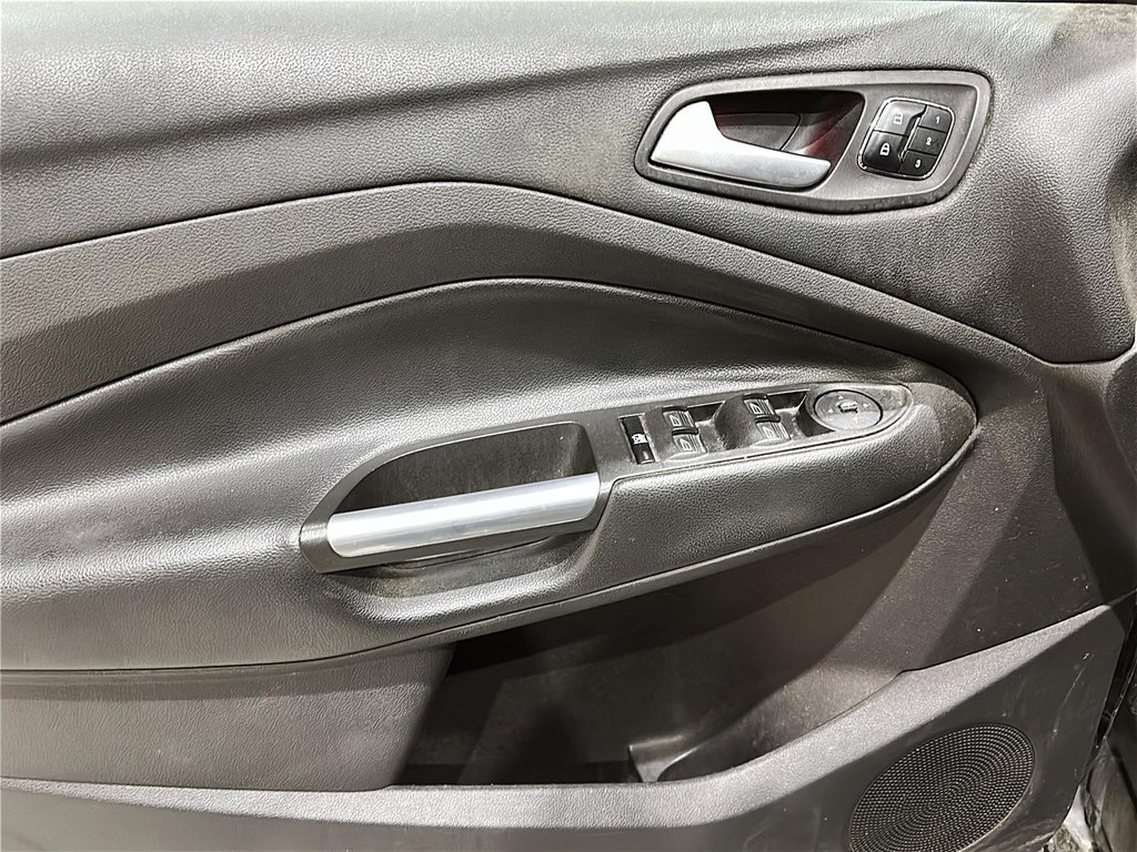 2015 Ford Escape Titanium - 4WD in Brantford, Ontario - 10 - w1024h768px