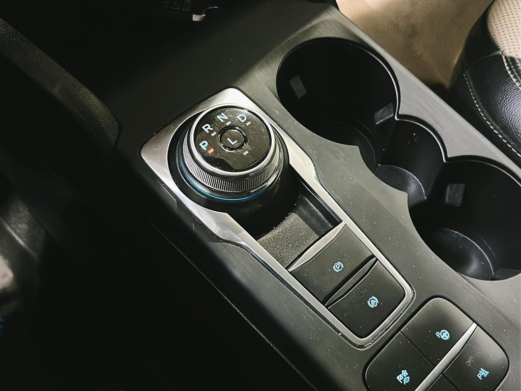 2022 Ford Escape Titanium PHEV FWD in Brantford, Ontario - 13 - w1024h768px