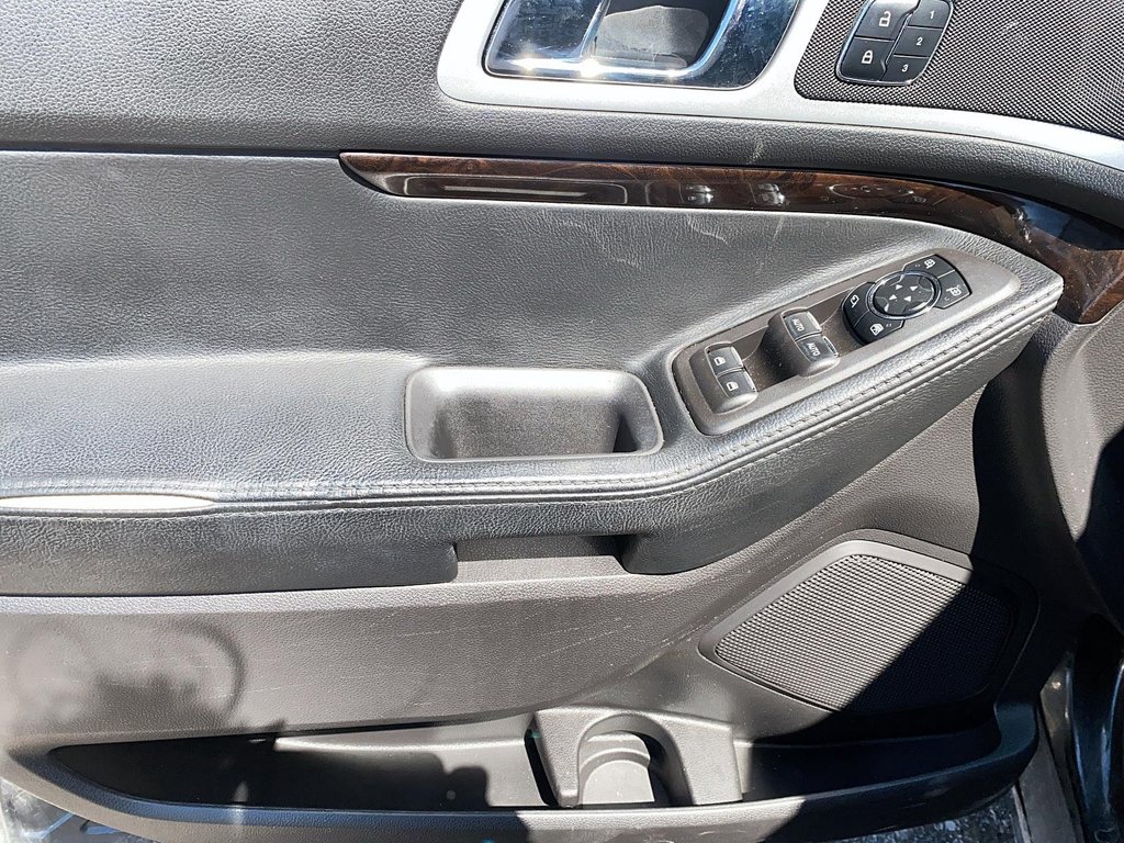 2015 Ford Explorer Limited in Brantford, Ontario - 10 - w1024h768px