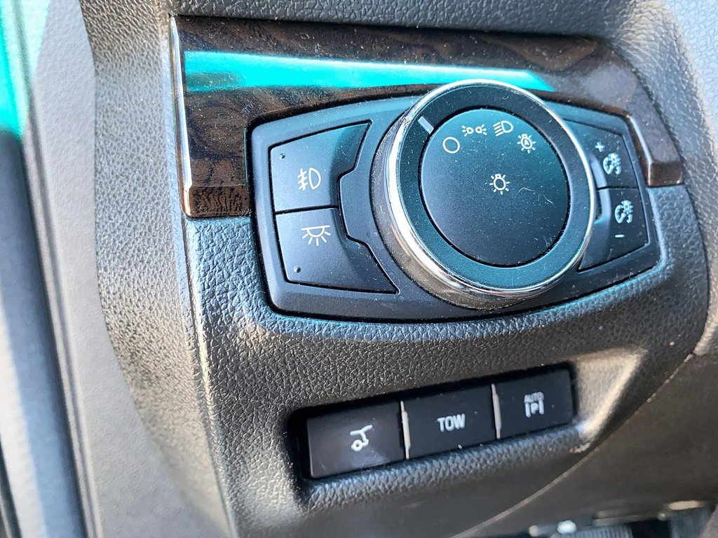 2015 Ford Explorer Limited in Brantford, Ontario - 15 - w1024h768px