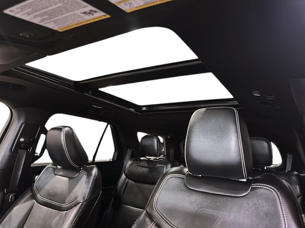 2022 Ford Explorer ST in Brantford, Ontario - 15 - w1024h768px