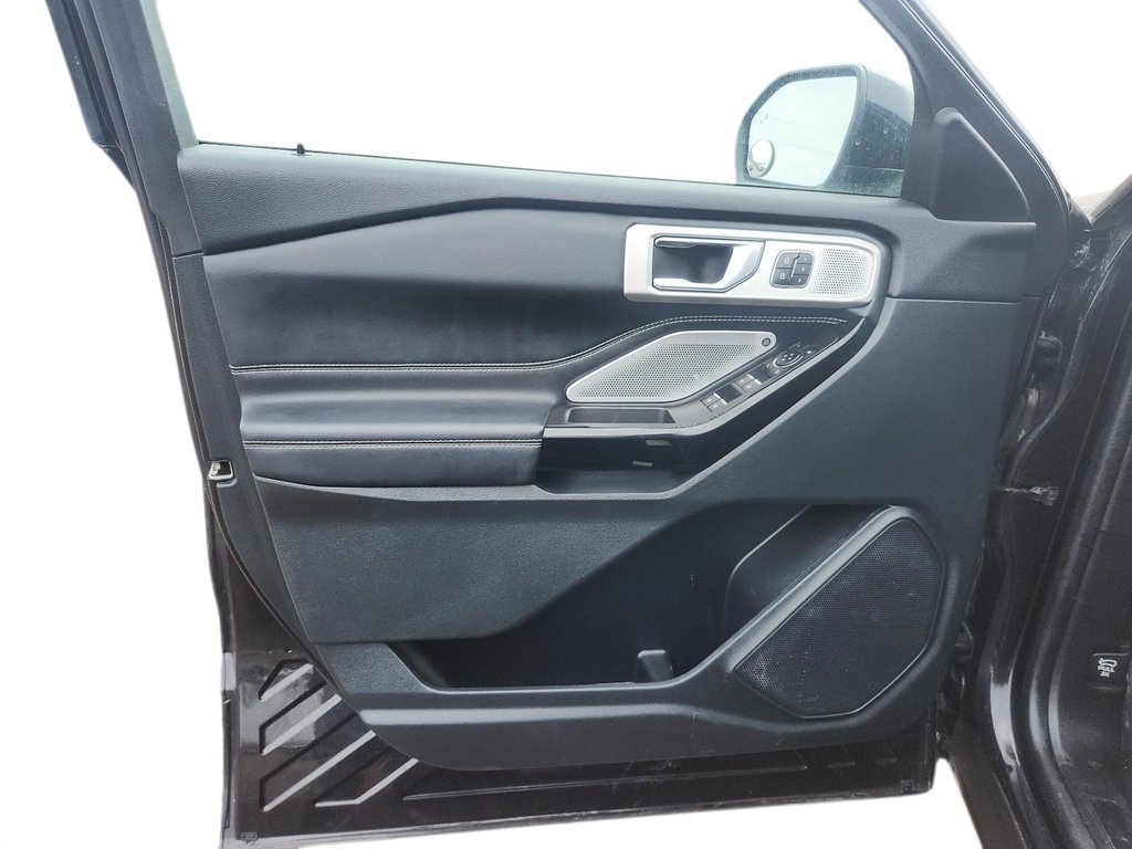 2022 Ford Explorer ST in Brantford, Ontario - 10 - w1024h768px
