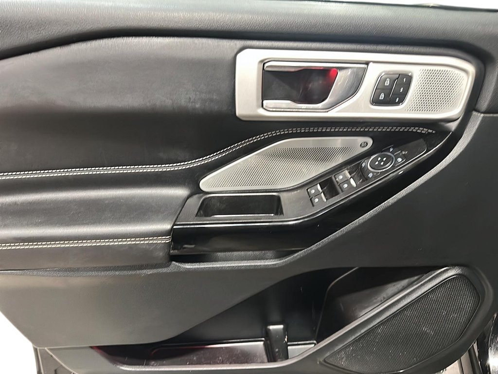 2022 Ford Explorer ST in Brantford, Ontario - 10 - w1024h768px