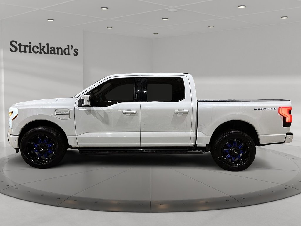 2023 Ford F150 Lightning 4x4 - SuperCrew LARIAT - 145 WB in Brantford, Ontario - 5 - w1024h768px
