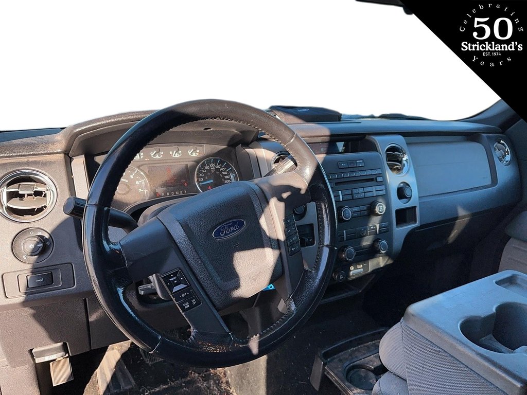 2011 Ford F150 XLT Supercrew 4WD in Stratford, Ontario - 8 - w1024h768px