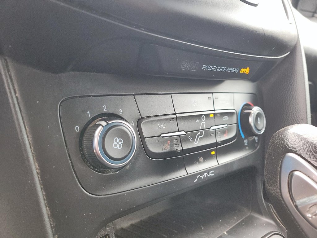 2017 Ford Focus Hatchback SE in Brantford, Ontario - 15 - w1024h768px