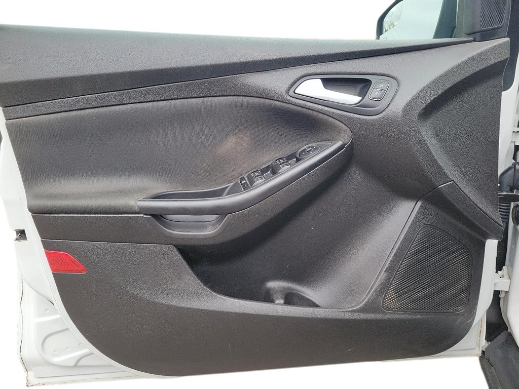2017 Ford Focus Hatchback SE in Brantford, Ontario - 10 - w1024h768px