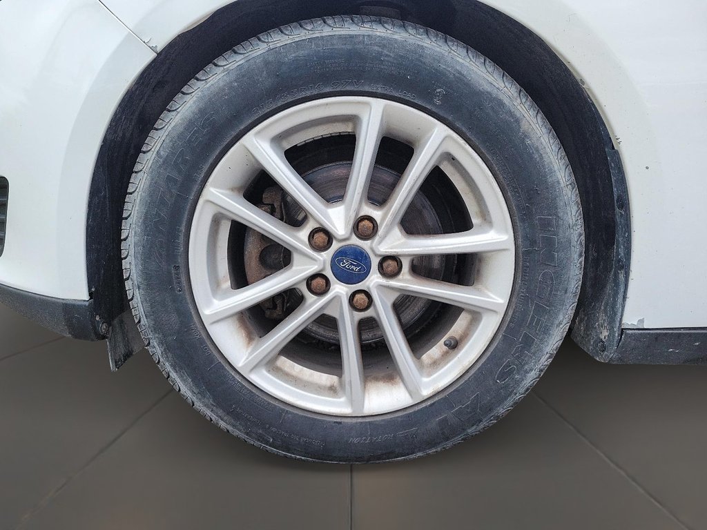 2017 Ford Focus Hatchback SE in Brantford, Ontario - 7 - w1024h768px