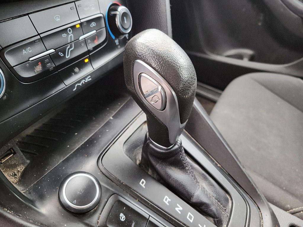 2017 Ford Focus Hatchback SE in Brantford, Ontario - 14 - w1024h768px