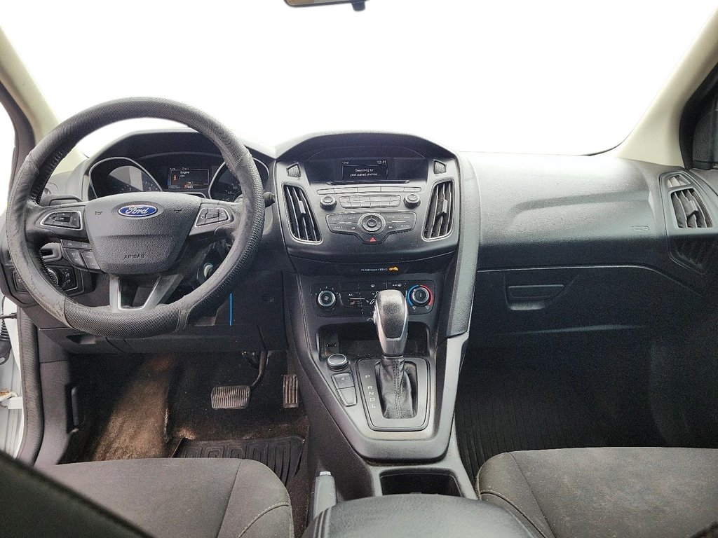 2017 Ford Focus Hatchback SE in Brantford, Ontario - 9 - w1024h768px