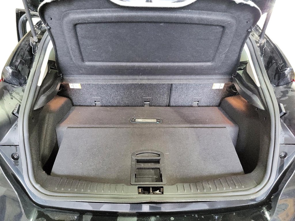 2017 Ford Focus Hatchback Electric in Brantford, Ontario - 6 - w1024h768px