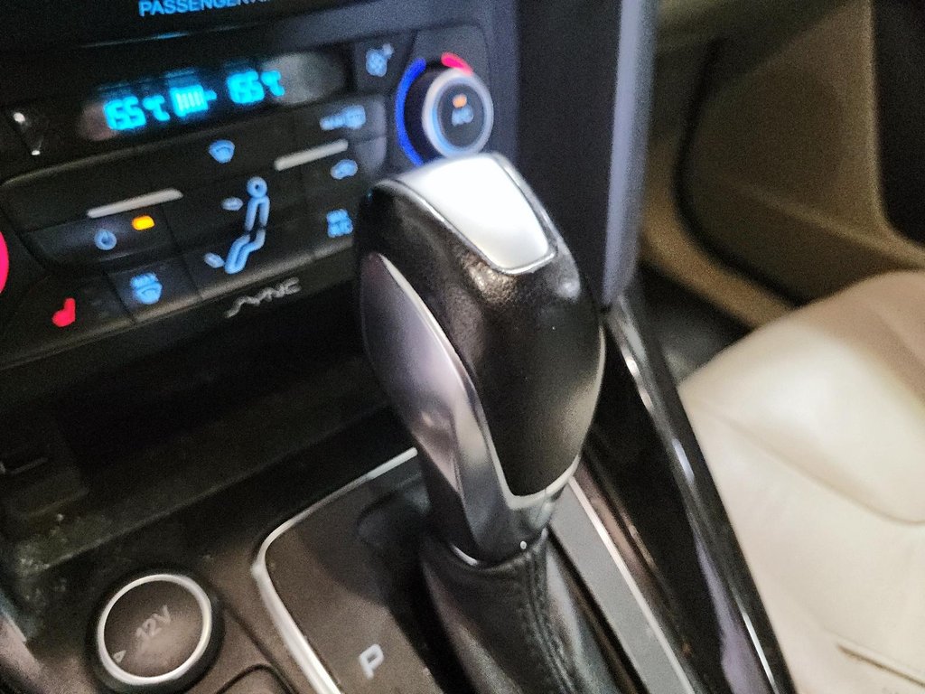 2017 Ford Focus Hatchback Electric in Brantford, Ontario - 14 - w1024h768px
