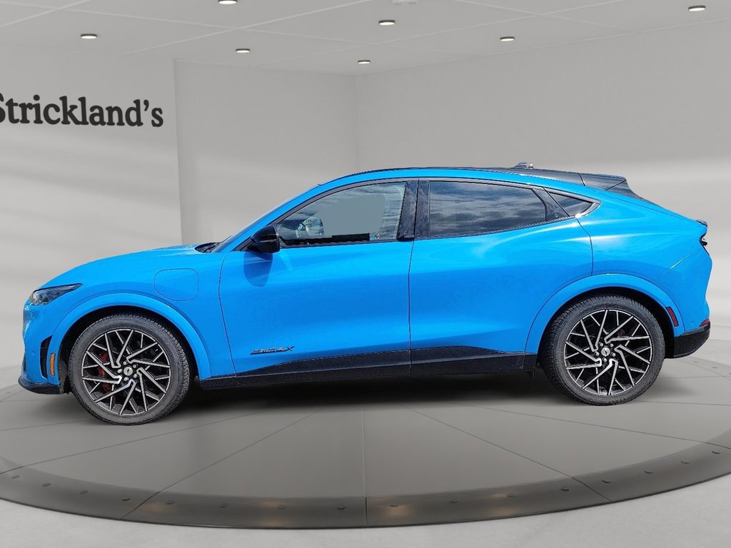 2022 Ford Mustang Mach-e GT AWD in Brantford, Ontario - 5 - w1024h768px