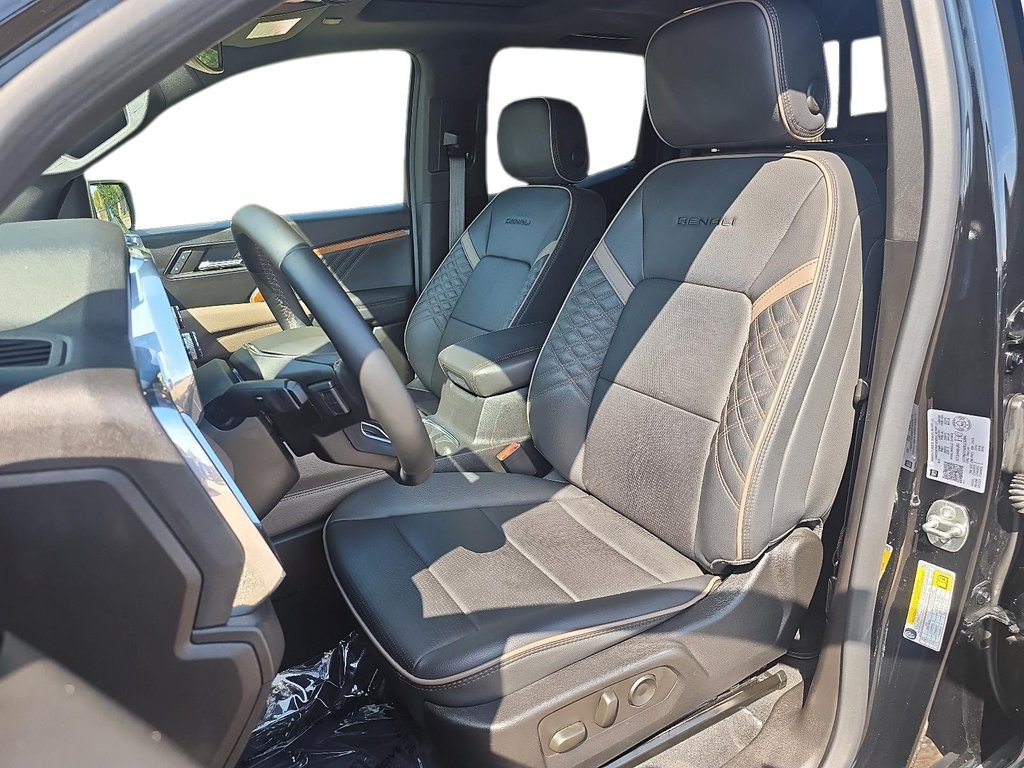 2024 GMC Canyon Crew Cab Short Box 4-Wheel Drive Denali in Brantford, Ontario - 7 - w1024h768px