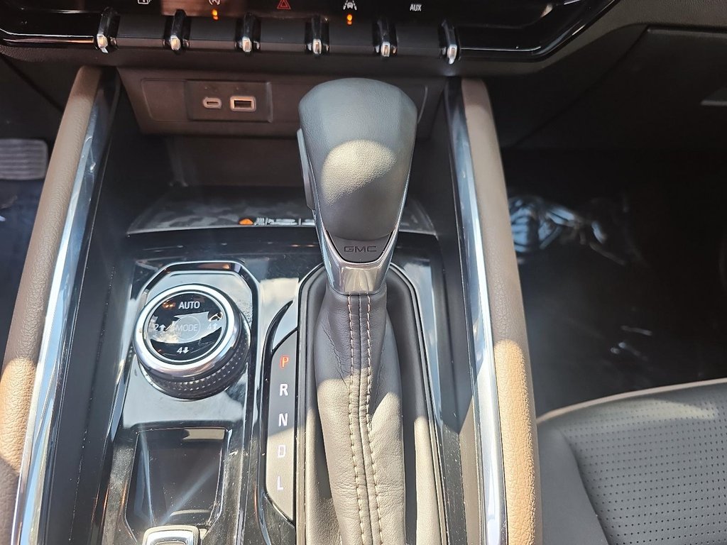 2024 GMC Canyon Crew Cab Short Box 4-Wheel Drive Denali in Brantford, Ontario - 13 - w1024h768px