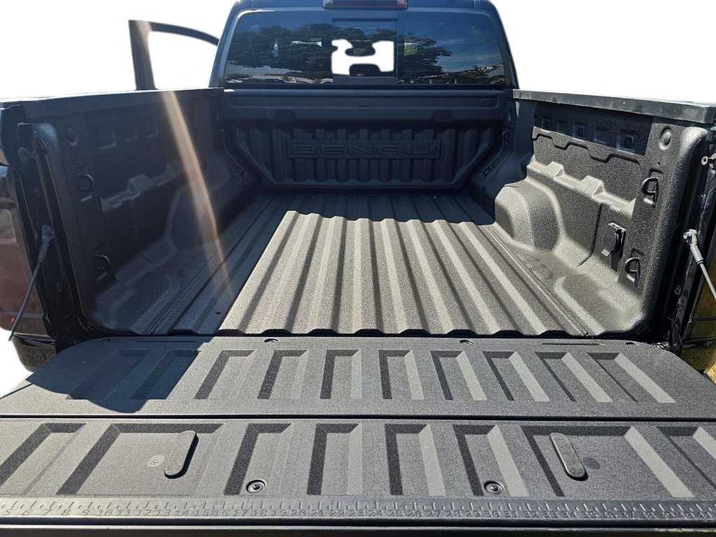 2024 GMC Canyon Crew Cab Short Box 4-Wheel Drive Denali in Brantford, Ontario - 14 - w1024h768px