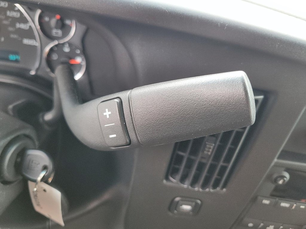 2023 GMC Savana Cutaway 4500 177 Wheelbase DRW in Brantford, Ontario - 15 - w1024h768px