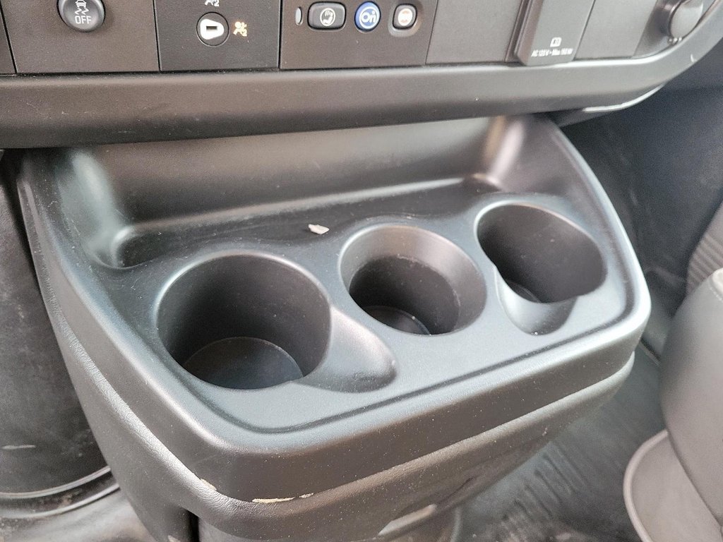 2023 GMC Savana Cutaway 4500 177 Wheelbase DRW in Brantford, Ontario - 13 - w1024h768px