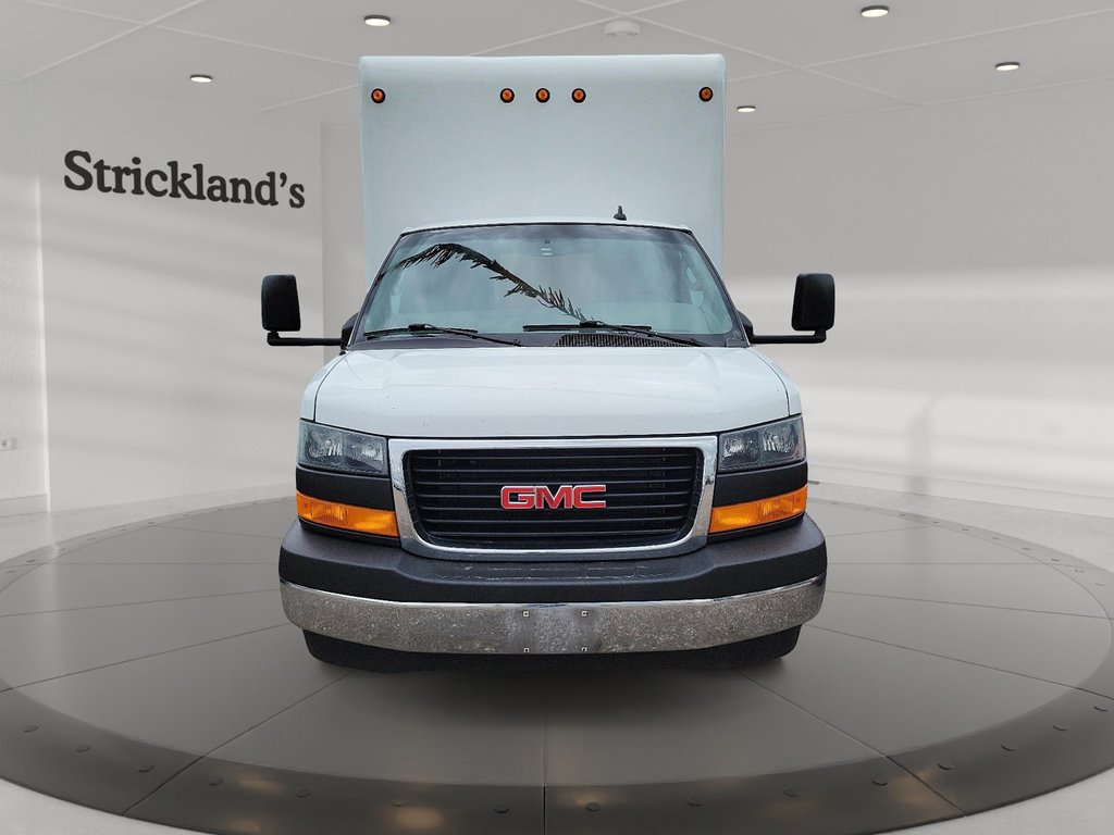 2023 GMC Savana Cutaway 4500 177 Wheelbase DRW in Brantford, Ontario - 2 - w1024h768px