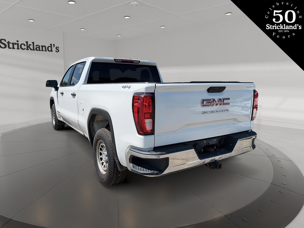 2020  Sierra 1500 Crew Cab 4x4 Base Short Box in Stratford, Ontario - 4 - w1024h768px