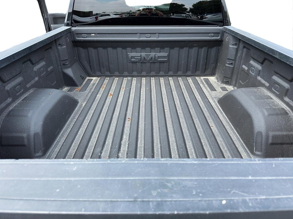 2021  Sierra 1500 Crew Cab 4x4 Elevation Short Box in Stratford, Ontario - 11 - w1024h768px