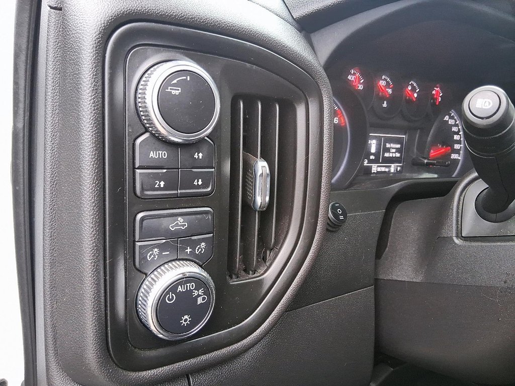 2023 GMC Sierra 1500 Crew Cab 4x4 PRO Standard Box in Stratford, Ontario - 18 - w1024h768px