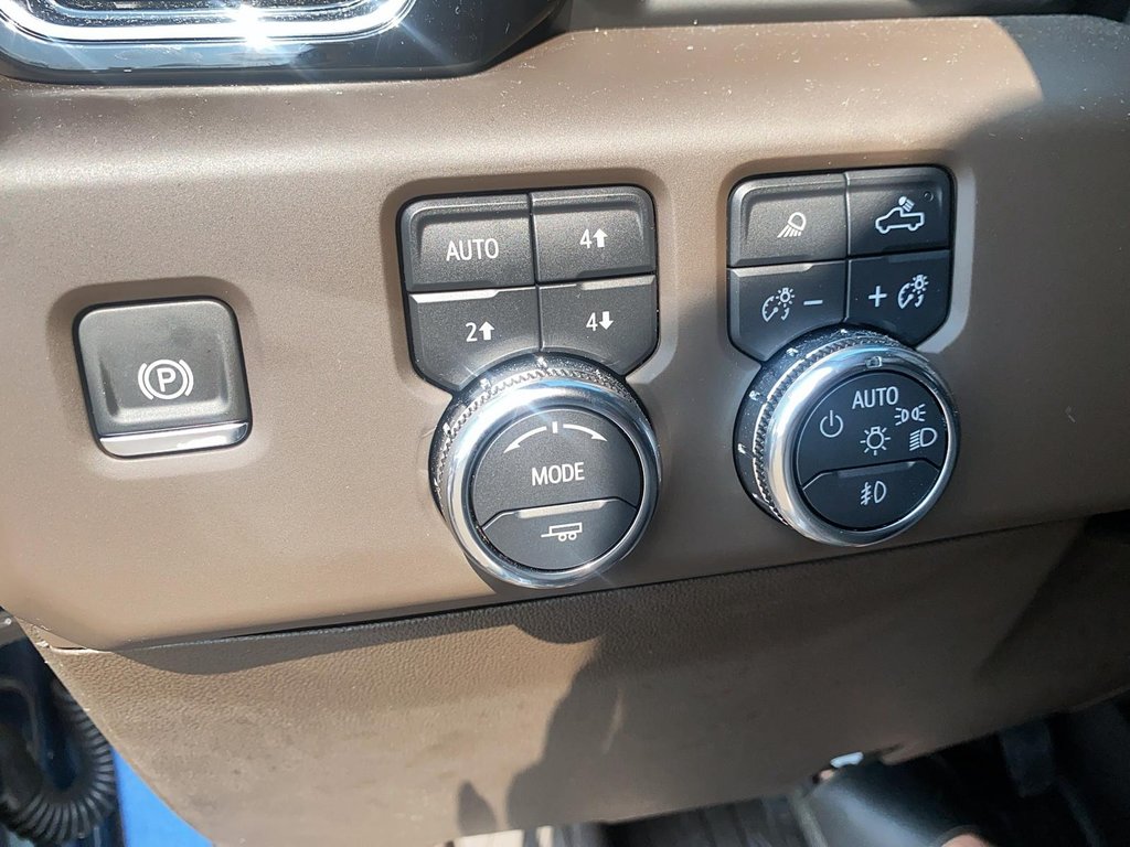 2025 GMC Sierra 1500 Crew Cab Short Box 4-Wheel Drive Denali in Brantford, Ontario - 15 - w1024h768px