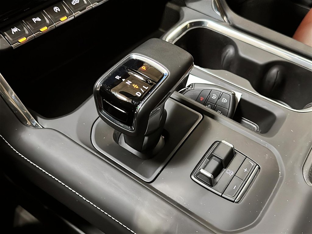 2025 GMC Sierra 1500 Crew Cab Short Box 4-Wheel Drive Denali Ultimate in Brantford, Ontario - 14 - w1024h768px