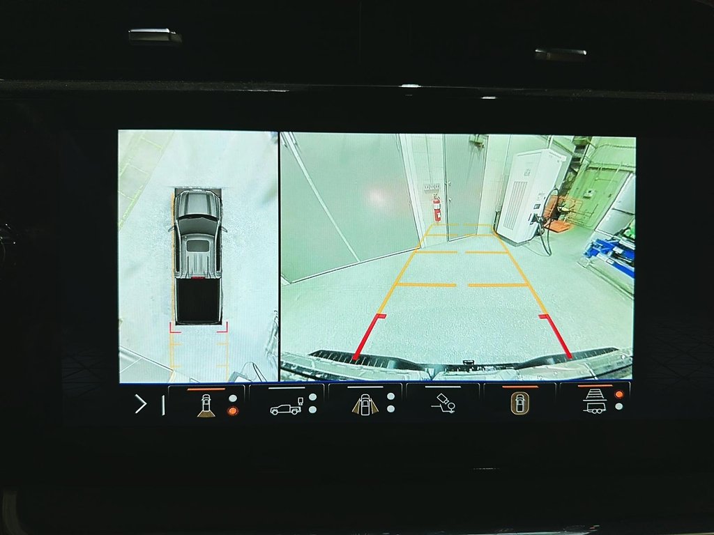 2025 GMC Sierra 1500 Crew Cab Short Box 4-Wheel Drive Denali Ultimate in Brantford, Ontario - 18 - w1024h768px