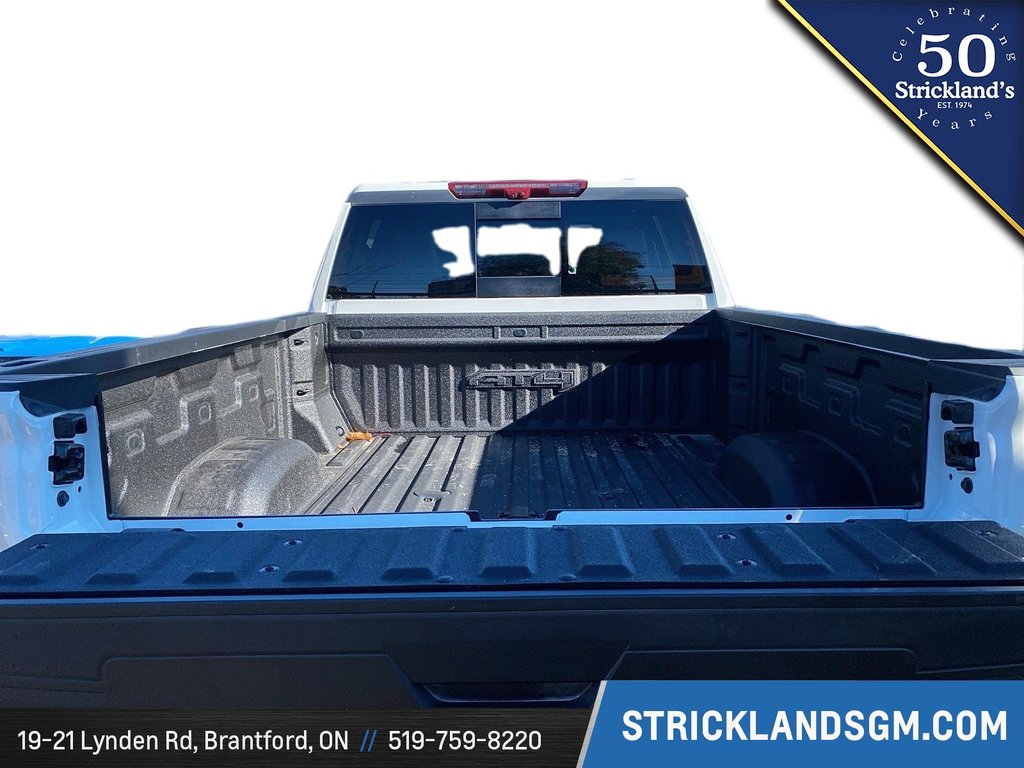 2024  Sierra 2500HD 4WD Crew Cab Standard Box AT4 in Stratford, Ontario - 12 - w1024h768px