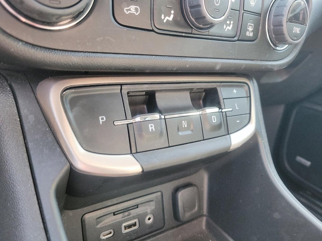 2023 GMC Terrain Denali AWD in Brantford, Ontario - 12 - w1024h768px