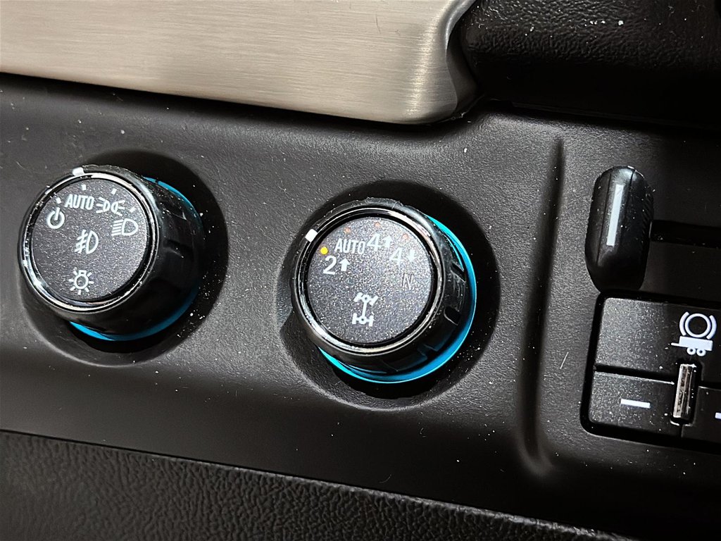 2020 GMC Yukon 4x4 Denali in Brantford, Ontario - 15 - w1024h768px