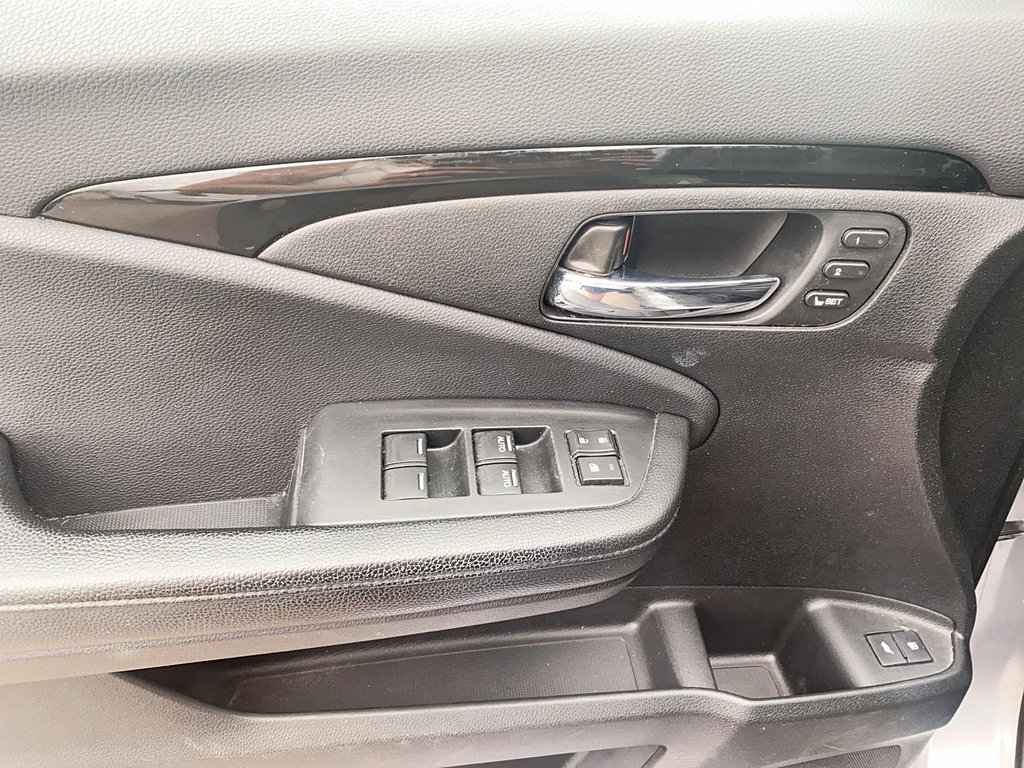 2016 Honda Pilot Touring 9AT AWD in Brantford, Ontario - 10 - w1024h768px