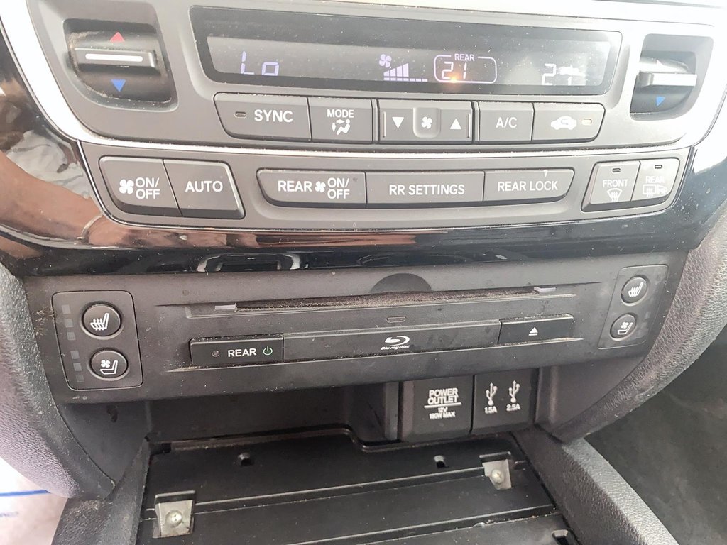 2016 Honda Pilot Touring 9AT AWD in Brantford, Ontario - 18 - w1024h768px