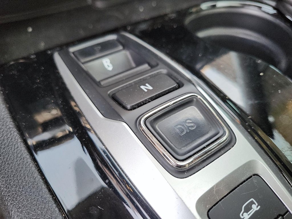 2016 Honda Pilot Touring 9AT AWD in Brantford, Ontario - 14 - w1024h768px