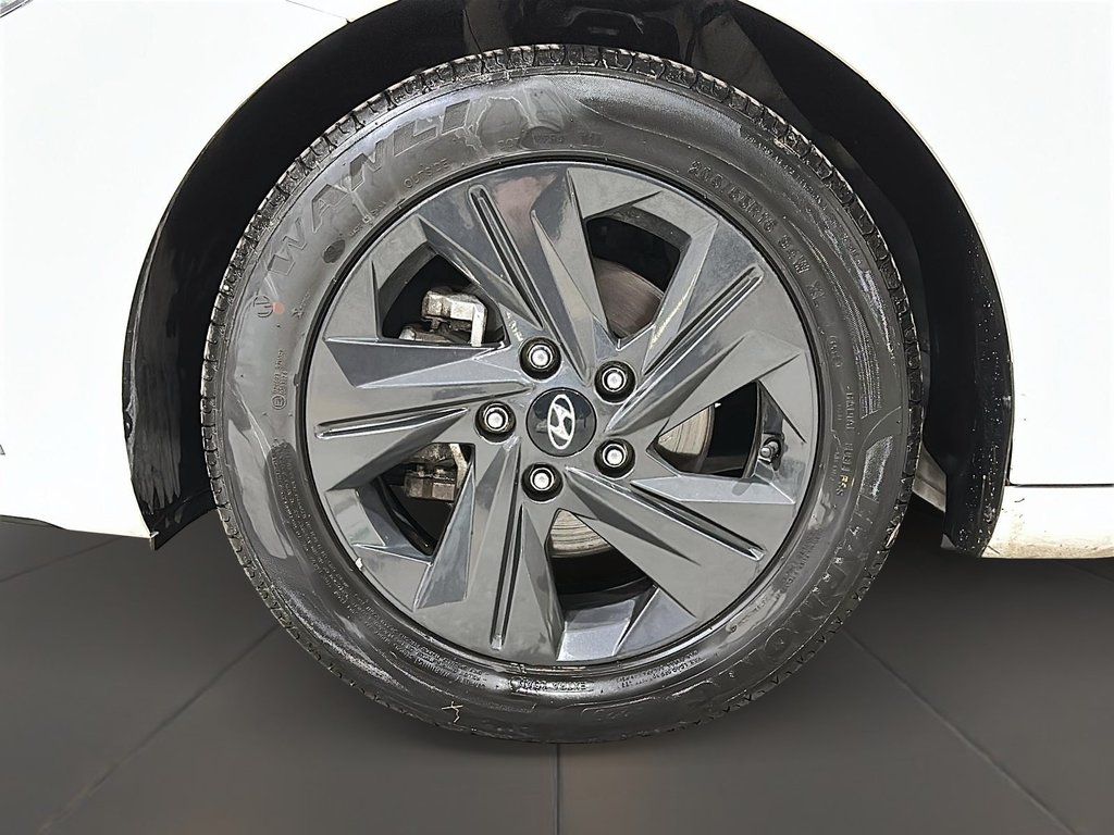 2023 Hyundai Elantra Sedan Preferred IVT in Brantford, Ontario - 7 - w1024h768px