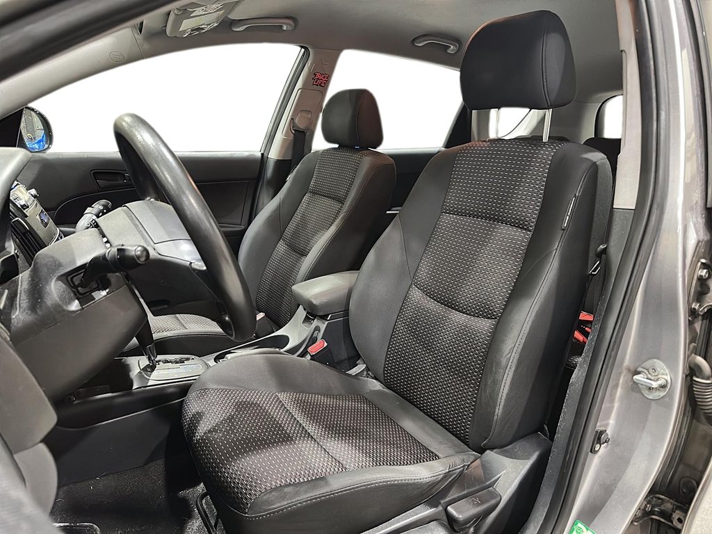 2012 Hyundai Elantra Touring GL at in Stratford, Ontario - 8 - w1024h768px