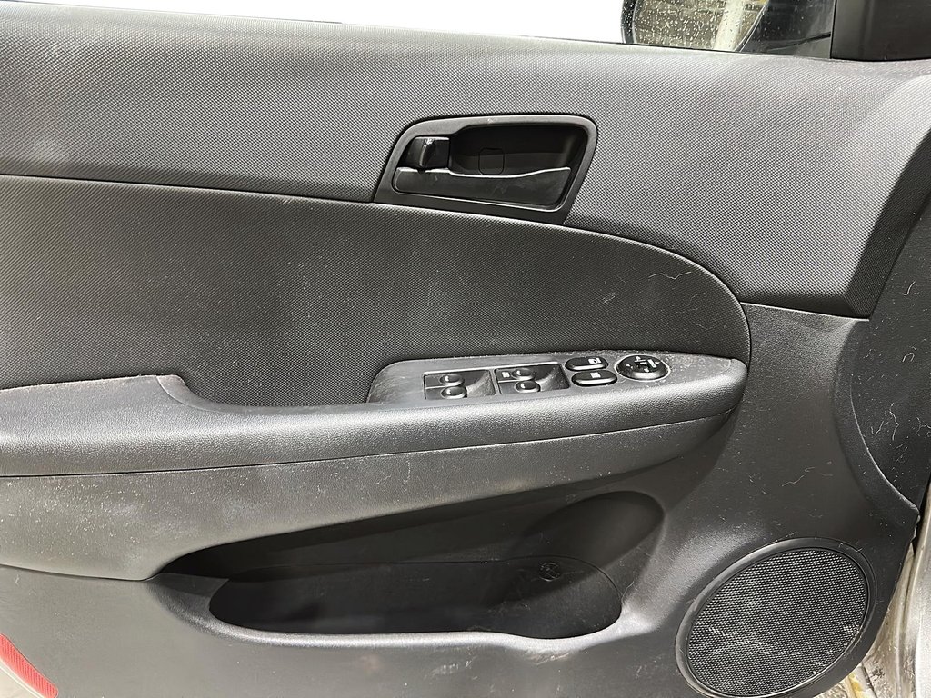 2012 Hyundai Elantra Touring GL at in Stratford, Ontario - 10 - w1024h768px