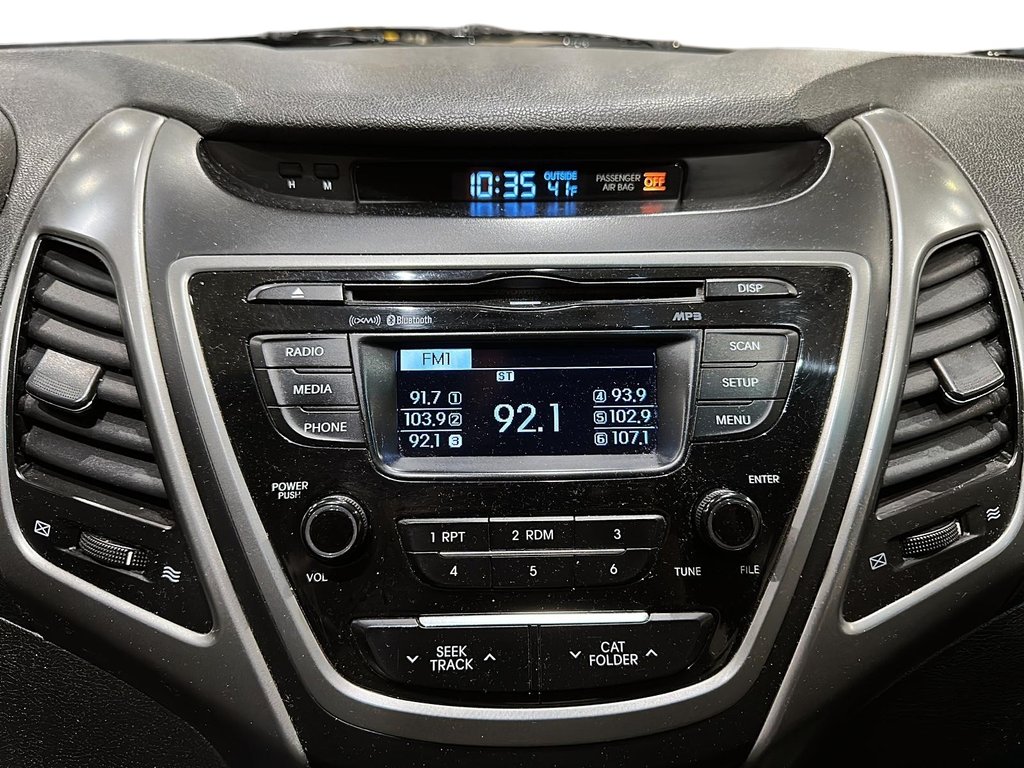 2015 Hyundai Elantra SE at in Stratford, Ontario - 15 - w1024h768px