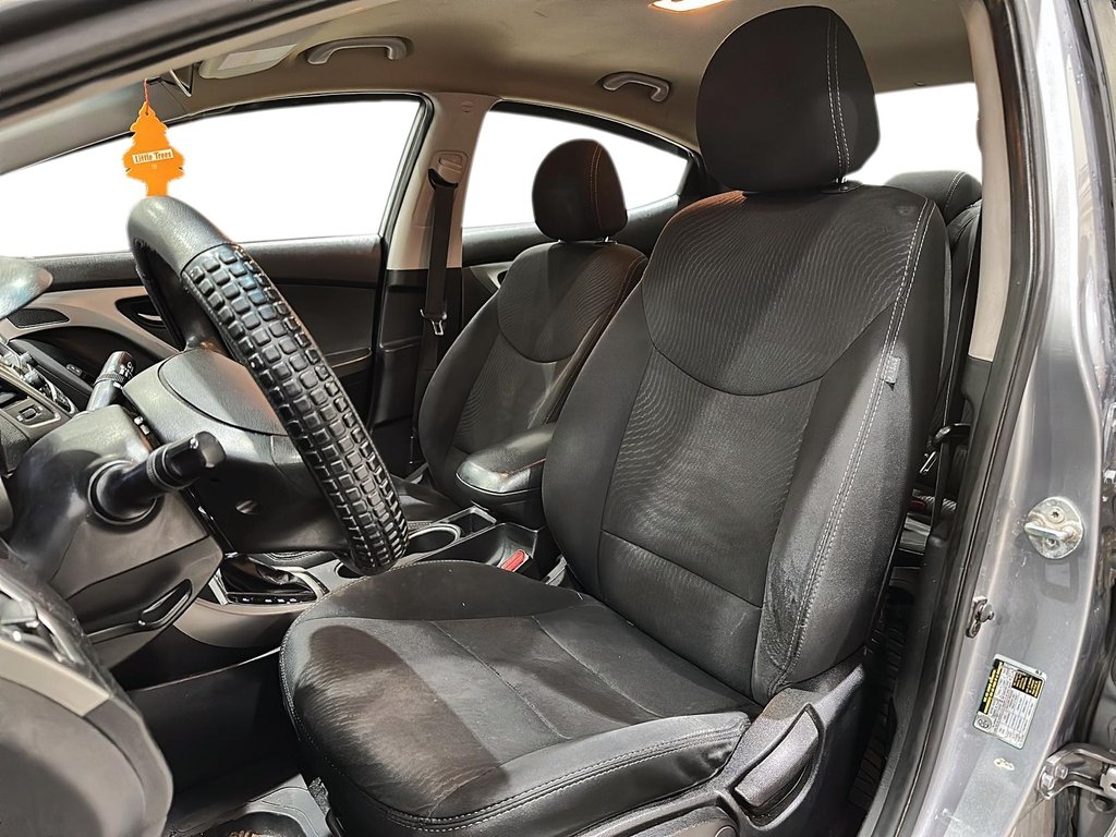 2015 Hyundai Elantra SE at in Stratford, Ontario - 8 - w1024h768px