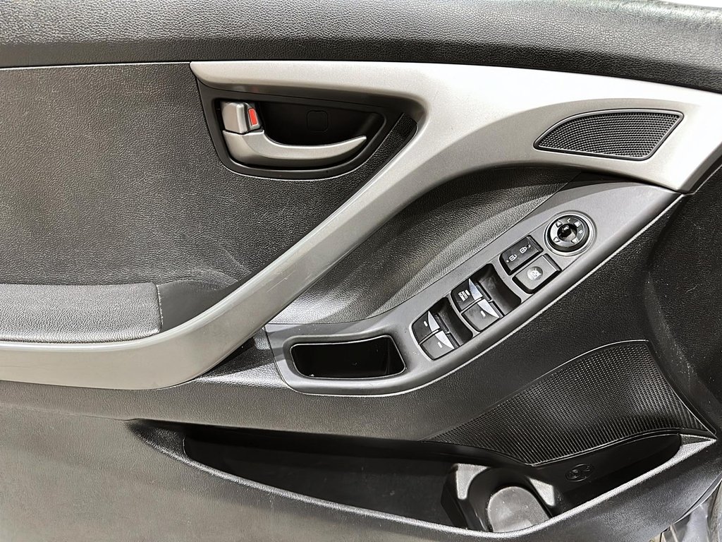 2015 Hyundai Elantra SE at in Stratford, Ontario - 10 - w1024h768px