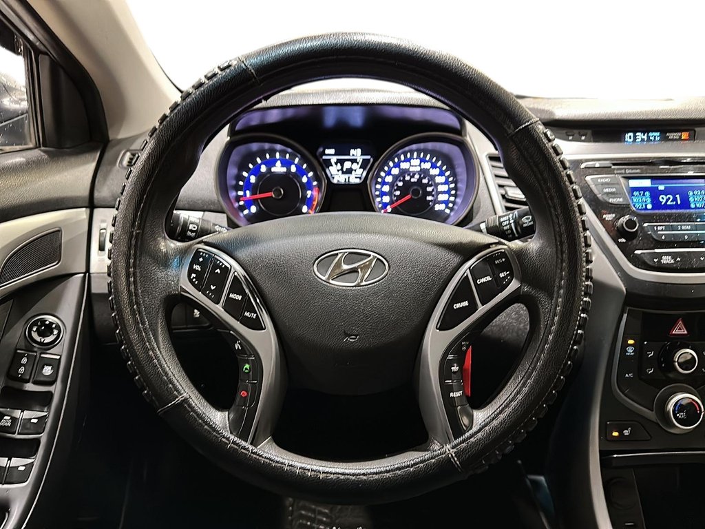 2015 Hyundai Elantra SE at in Stratford, Ontario - 11 - w1024h768px