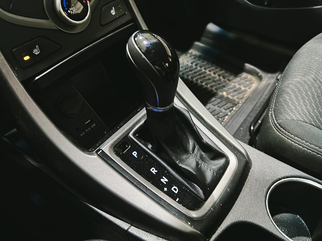 2015 Hyundai Elantra SE at in Stratford, Ontario - 14 - w1024h768px