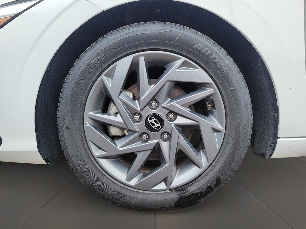 2025 Hyundai Elantra Preferred IVT in Brantford, Ontario - 7 - w1024h768px