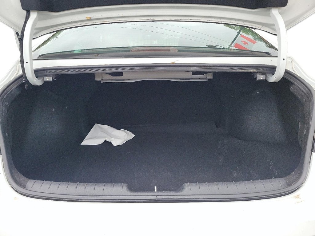 2025 Hyundai Elantra Preferred IVT in Brantford, Ontario - 6 - w1024h768px