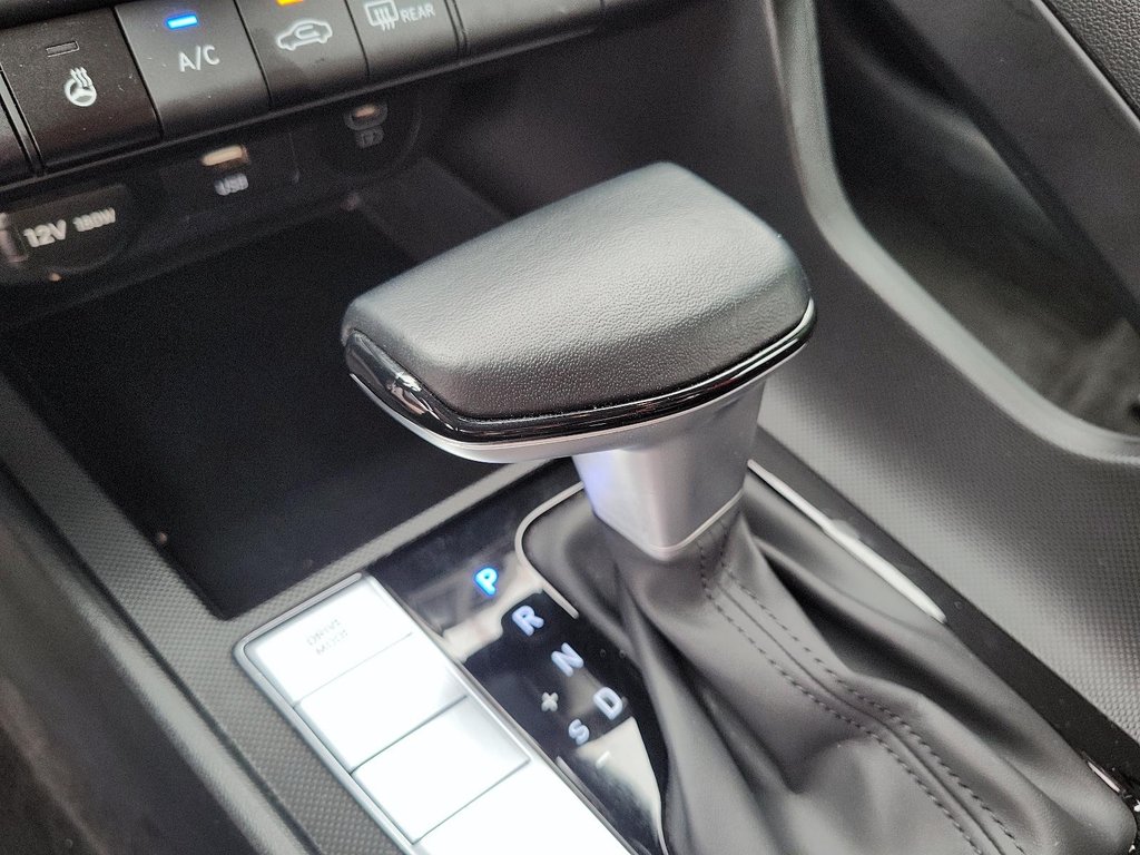 2025 Hyundai Elantra Preferred IVT in Brantford, Ontario - 14 - w1024h768px