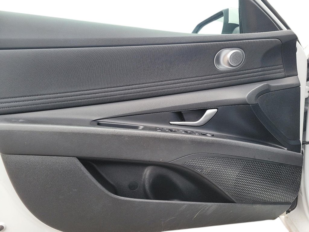 2025 Hyundai Elantra Preferred IVT in Brantford, Ontario - 10 - w1024h768px