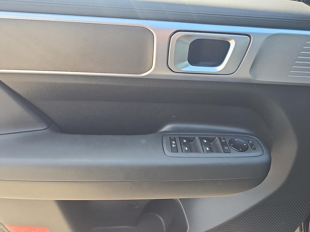 2025 Hyundai Santa Fe Hybrid Preferred AWD in Brantford, Ontario - 10 - w1024h768px